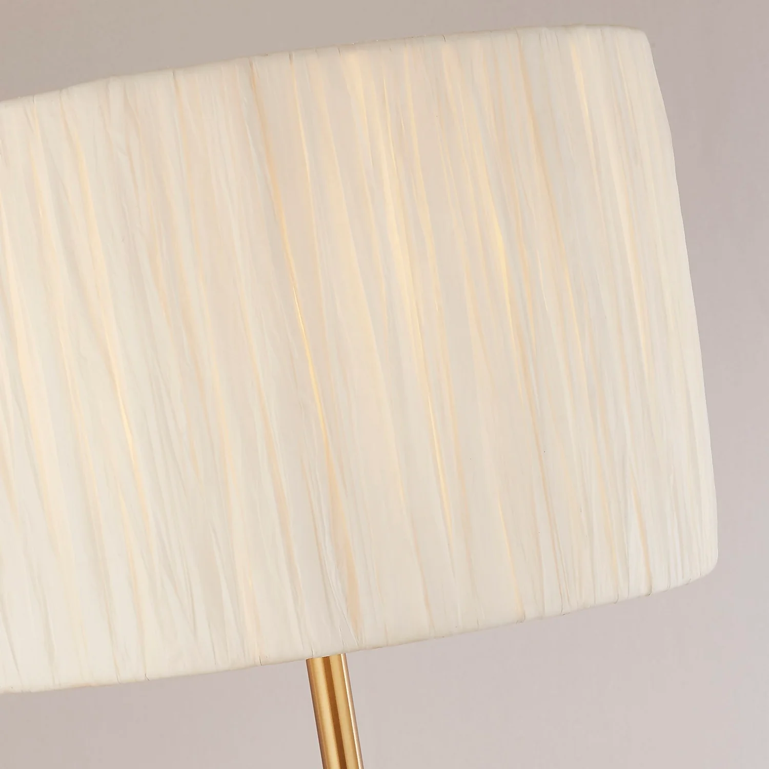 Raffia Floor Lamp - White & Gold 6 Raffia Floor Lamp - White & Gold - Image 4
